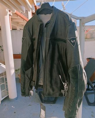 giubbotto Dainese per motociclista 
