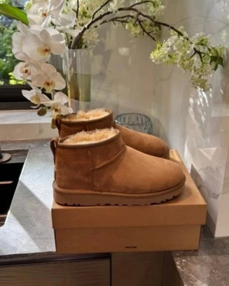 Stivaletti UGG Classic Ultra Mini da donna EU 36