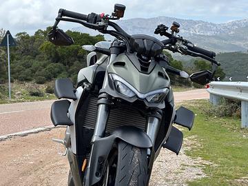 Ducati streetfighter v2