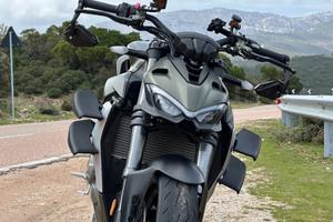 Ducati streetfighter v2