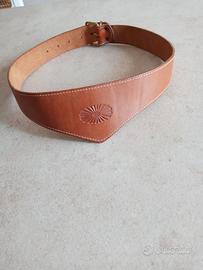 cintura artigianale in cuoio inciso
