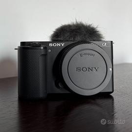 Sony ZV-E10 Body + Cage Smallrig + 2x Batterie