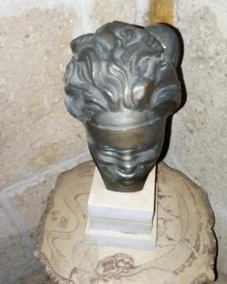 Statua dea della fortuna.