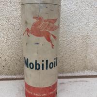 Lattina olio mobiloil piena
