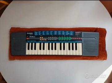 Pianola Casio SA-38 con custodia.