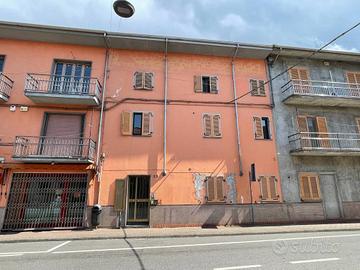 Palazzo / Stabile di 263 m² con più di 5 locali a 