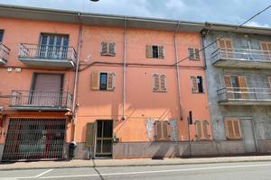 Palazzo / Stabile di 263 m² con più di 5 locali a 