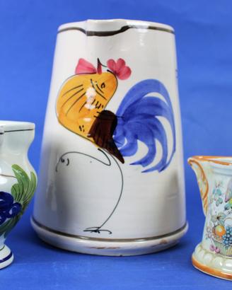 Lotto di 3 caraffe in ceramica dipinte a mano