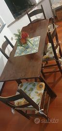 1 angoliera 2 caprette con 4 seggiole