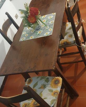 1 angoliera 2 caprette con 4 seggiole