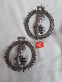 Articoli in peltro cesellato a mano