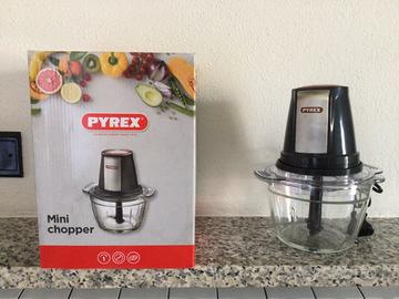 Pyrex mini chopper mixer