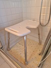 Sgabello da bagno con taglio igenico