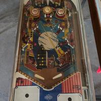 Tavolo vintage fatto con Flipper