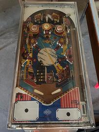 Tavolo vintage fatto con Flipper