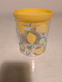 Barattolo in vetro con limoni