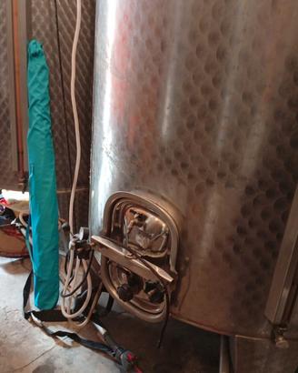 Botti acciaio e resina per vino