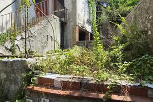 CASA SEMINDIPENDENTE A MONTESARCHIO