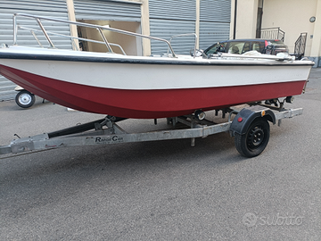 Barca con motore e carrello omologato