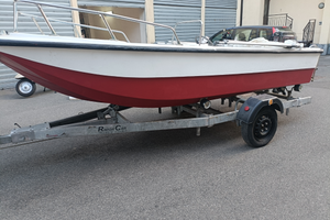 Barca con motore e carrello omologato