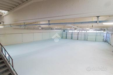 CAPANNONE A CERNUSCO SUL NAVIGLIO