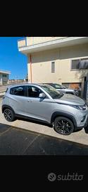 MAHINDRA Kuv 100