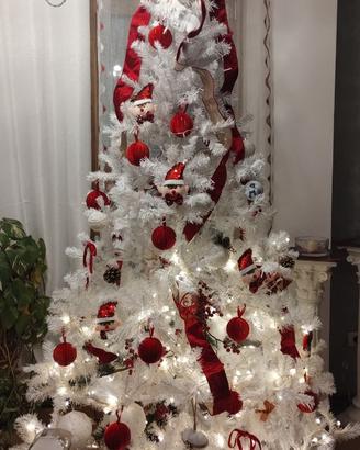Albero di Natale senza decorazioni
