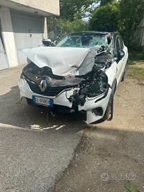Renault Captur incidentata 