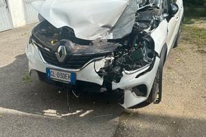 Renault Captur incidentata 