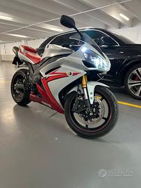 YAMAHA YZF R1