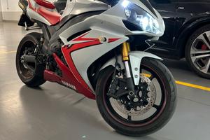 YAMAHA YZF R1
