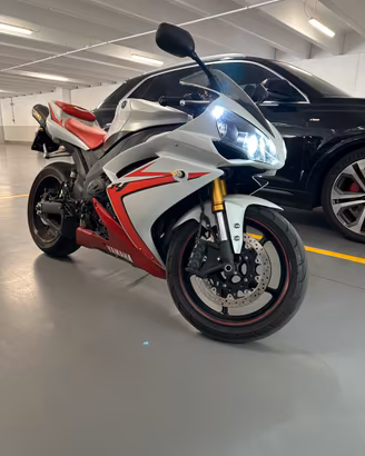 YAMAHA YZF R1