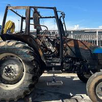 New Holland TL 90 bruciato