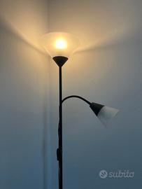 Lampada da terra moderna con doppia luce