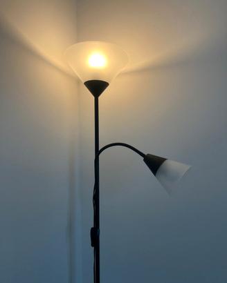 Lampada da terra moderna con doppia luce