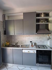 Cucina completa grigia