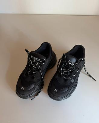 Scarpe balenciaga nere triple s