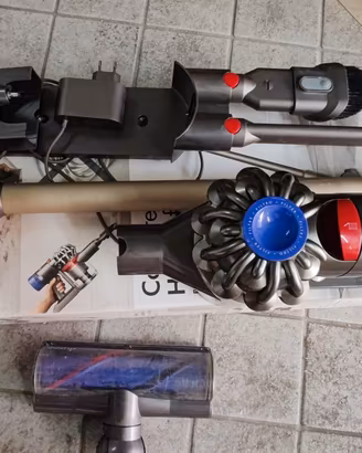 ASPIRAPOLVERE DYSON V8