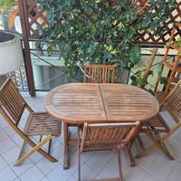 Tavolo da giardino con sedie