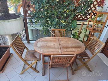 Tavolo da giardino con sedie
