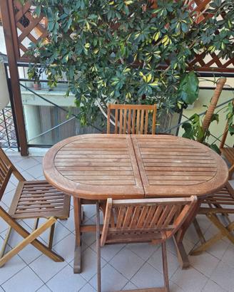 Tavolo da giardino con sedie