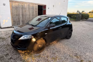 Lancia Ypsilon 1.2 69 CV Black and Noir