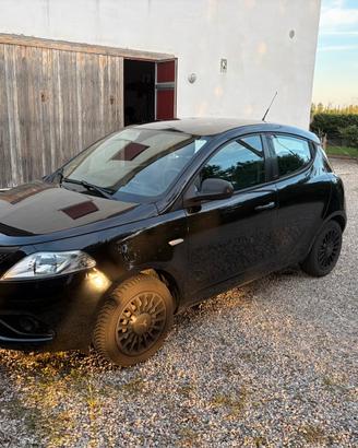 Lancia Ypsilon 1.2 69 CV Black and Noir
