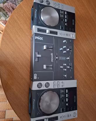 Console Dj completa di lettori e mixer 