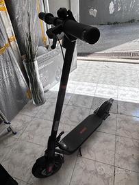 monopattino elettrico Ninebot KickScooter F2 (Segw