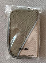 Portachiavi a bustina con 6 ganci, con zip.