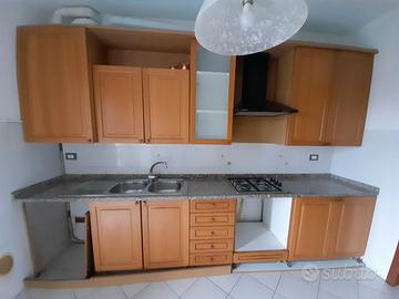 cameretta, cucina, letto + comodini e bagno