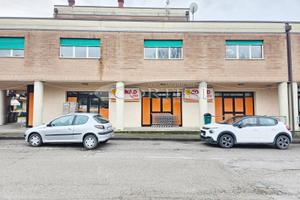 Locale Commerciale di mq 270. COM/278