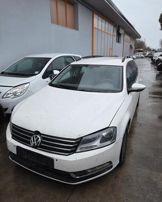 VOLKSWAGEN PASSAT (36) DEL 2012 PER RICAMBI