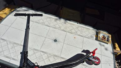 Monopattino a spinta per derapate